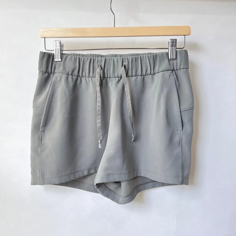 Lululemon On the Fly Short Woven 2.5” - Grey Sage - Size 6 J189